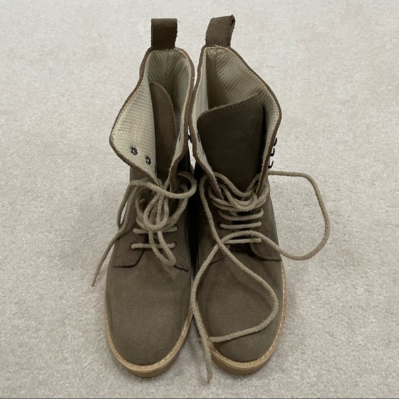 American Eagle Outfitters Vintage Women’s Suede Lace Up Boot - Picture 3 of 16